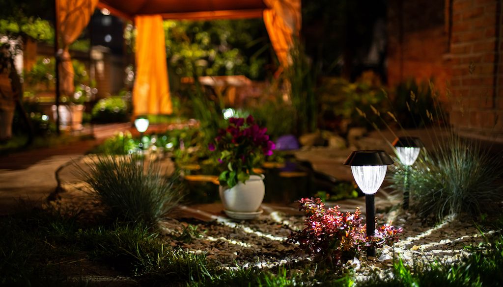 solar garden lights