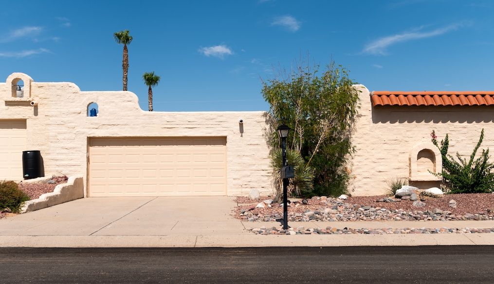 minimal front yard desert landscape design