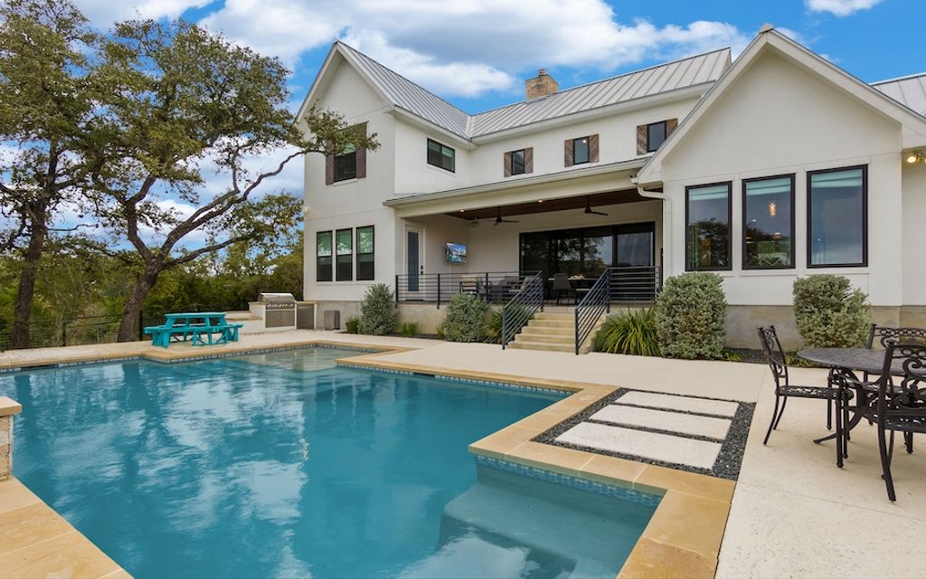 21 beautiful and functional pool landscaping ideas.