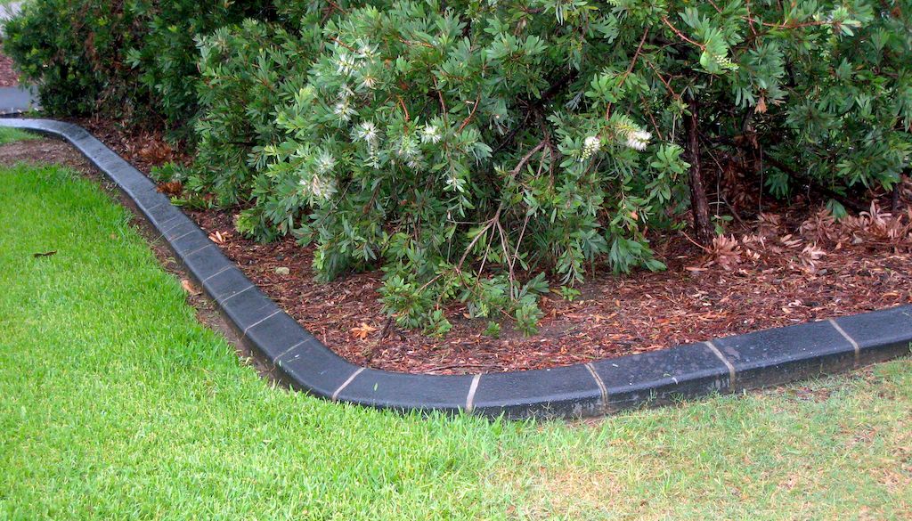 black landscape curbing or edging