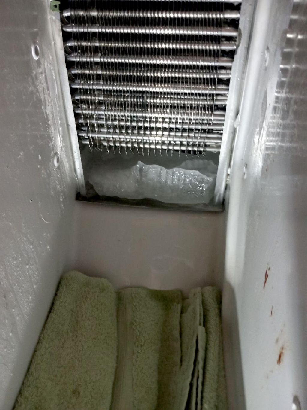 clogged drain cleaning on refrigerator 