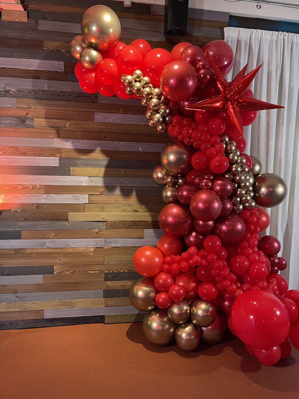 Balloon Garlands Available!