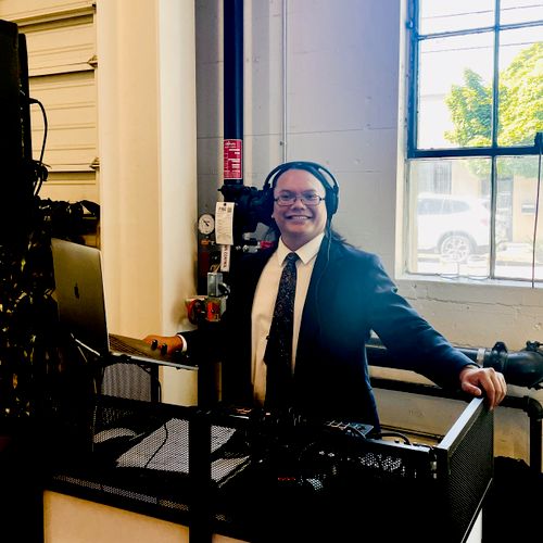 DJ