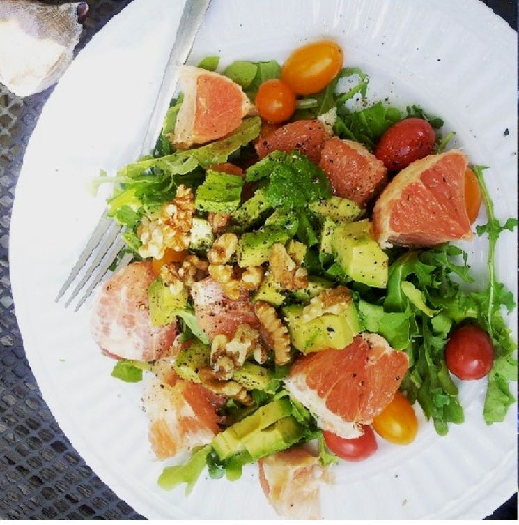 Arugula, pink grapefruit, grape tomatoes, walnuts 