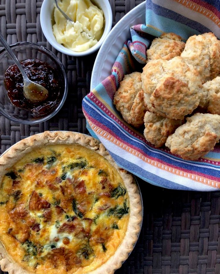 Bacon, spinach and cheddar quiche with buttermilk 