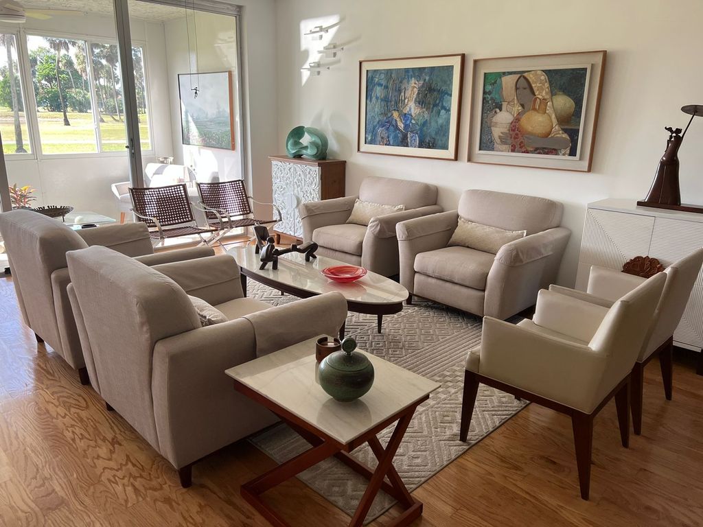 3br 2bath apt clean - Living room