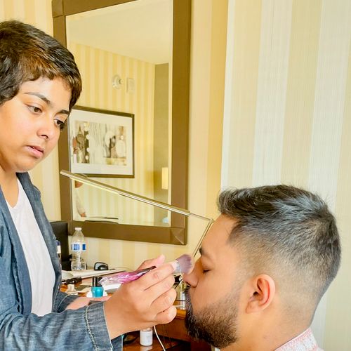 Let’s blend makeup for the groom