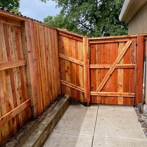 Gate with all hardware included