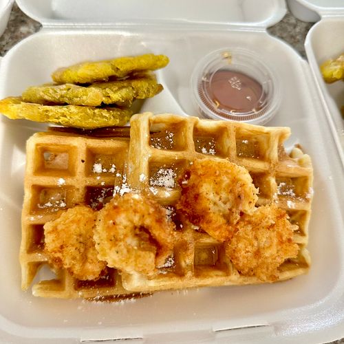 Shrimp and waffle with tostones 