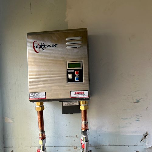 Tankless water heater with flex lines 