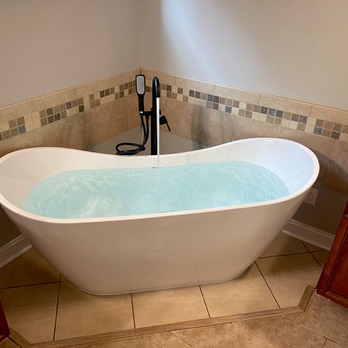 Floating tub and stand alone handle installation 