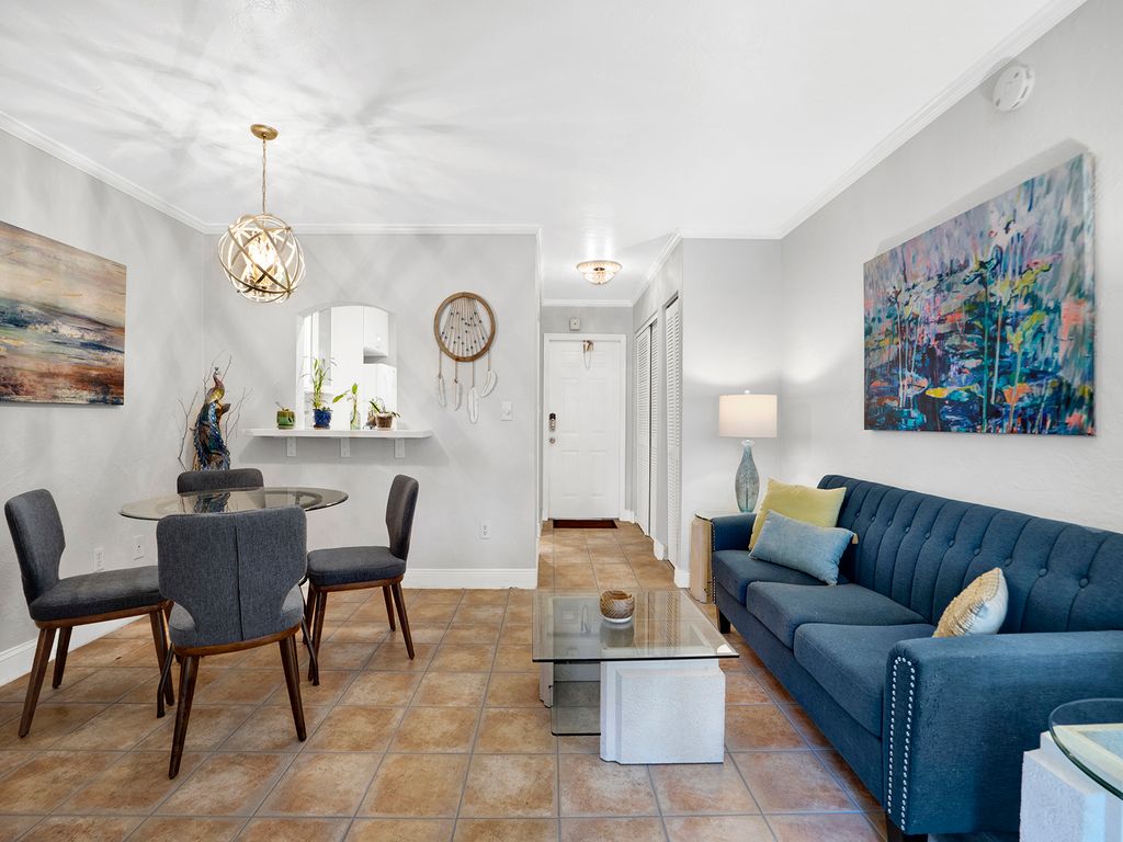 Living / Dining Room.