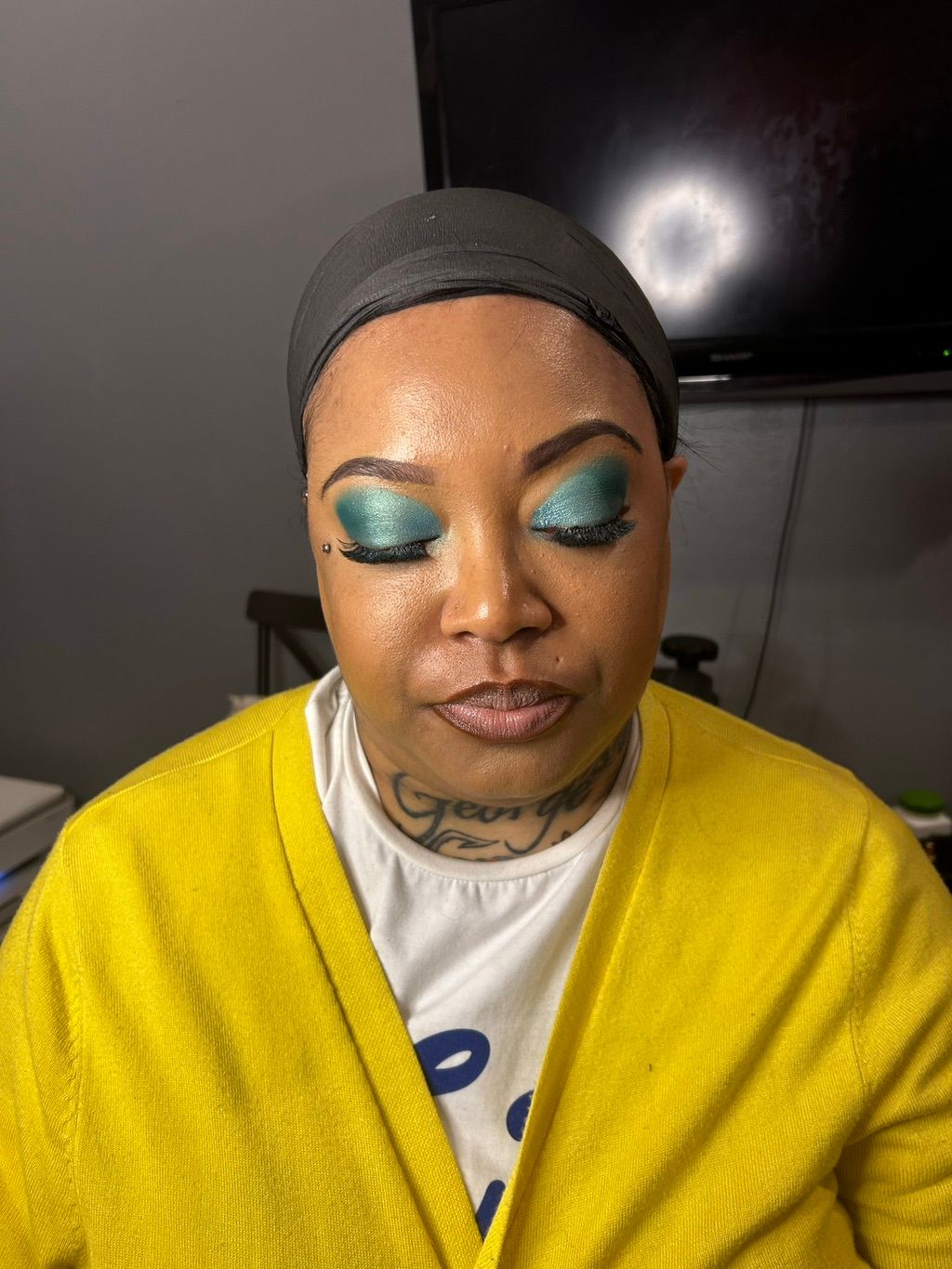 Makeup client • dramatic beat 