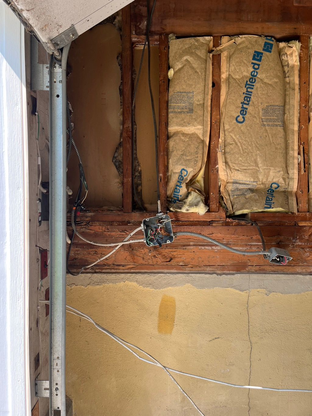Hanging splice boxes 