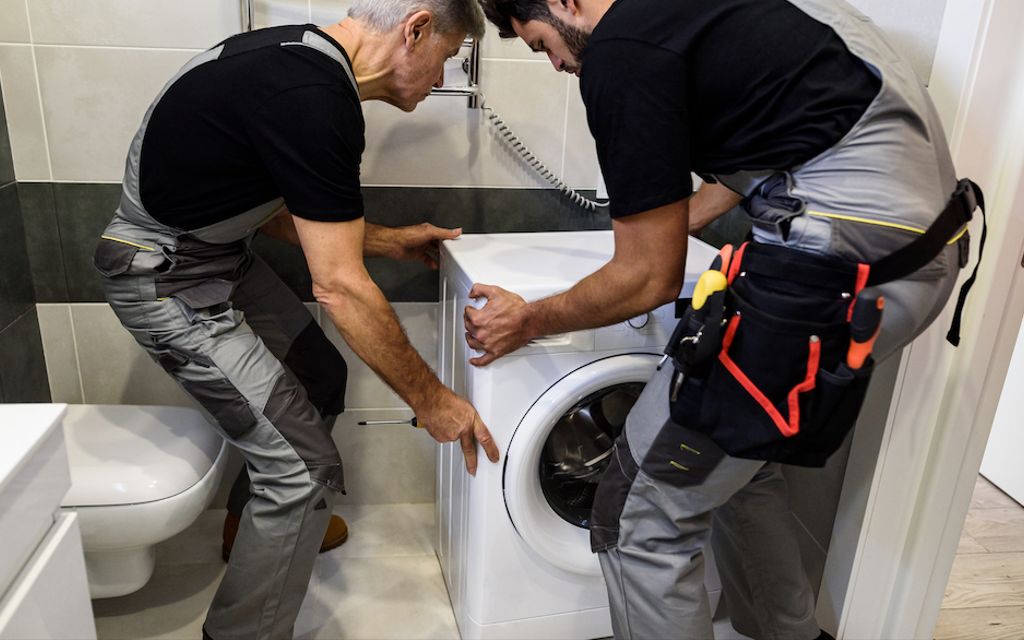 How to balance a washing machine in 4 easy steps.