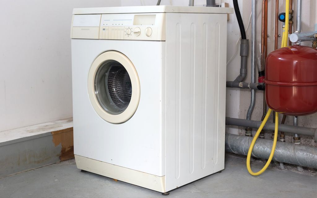 How long do washing machines last? 5 signs it's time to replace it.