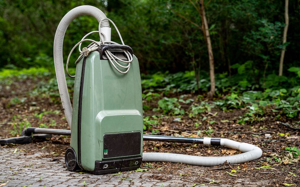 How long do vacuums last? Signs it's time for a new one.