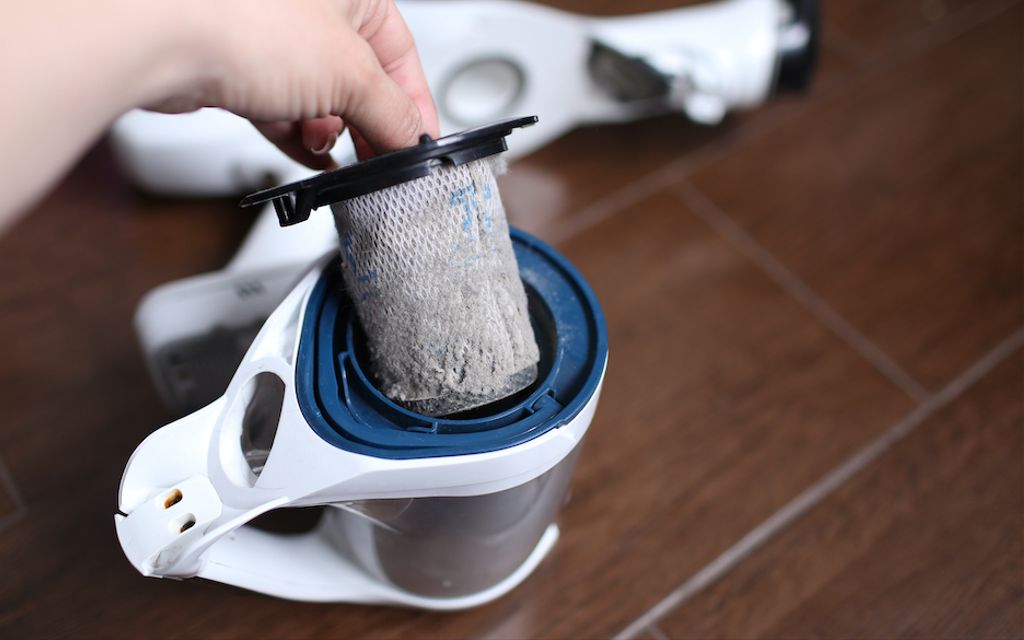 How to clean a vacuum filter.