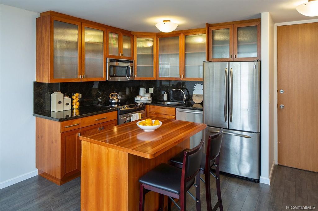 Custom Design of 1BR Condo Kitchen