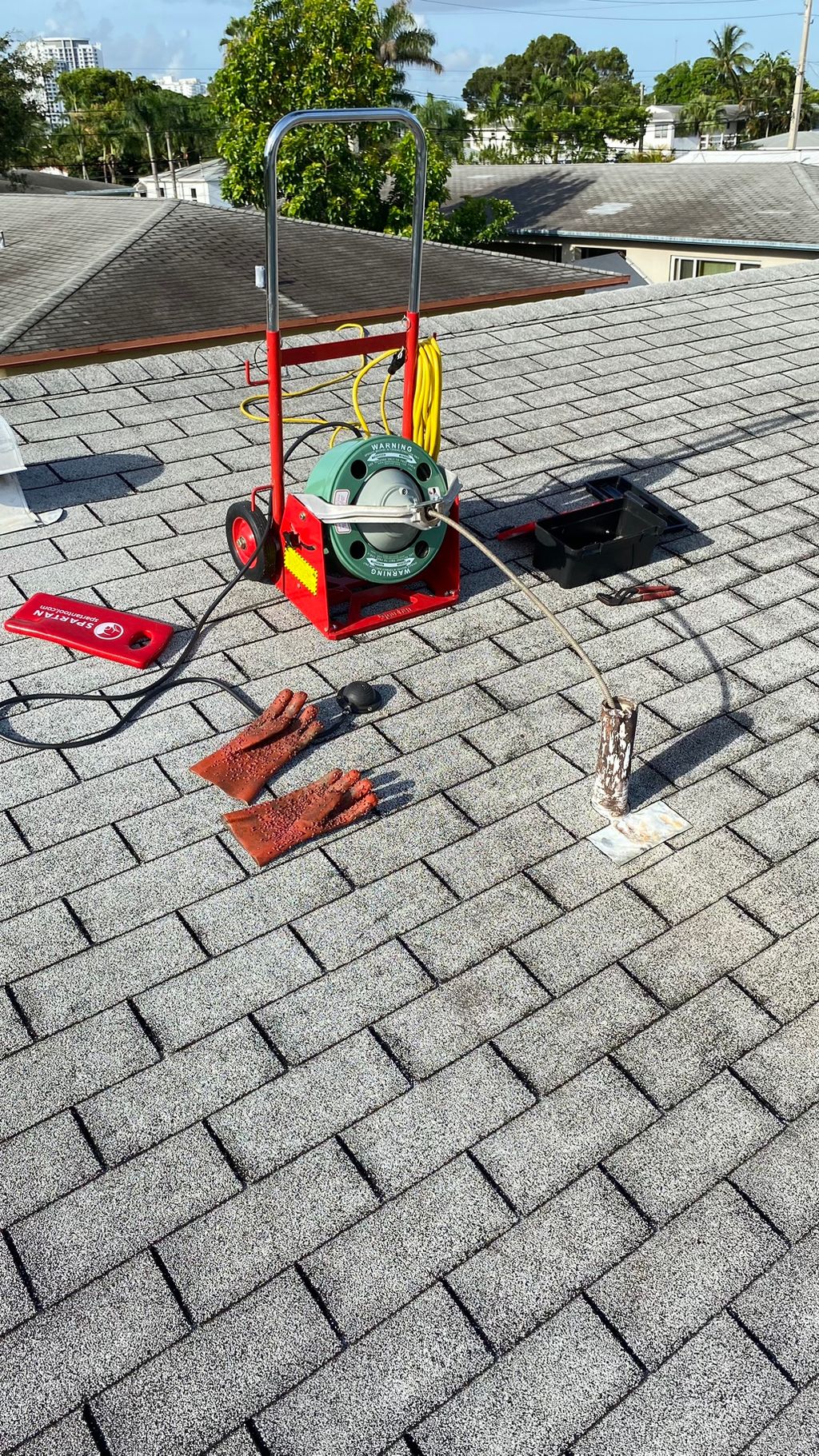 Clearing a kitchen blockage 