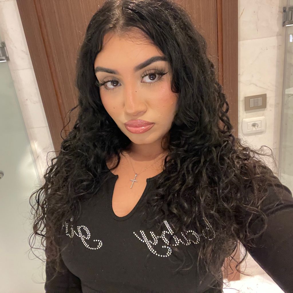 makeup artist/ Esthetican