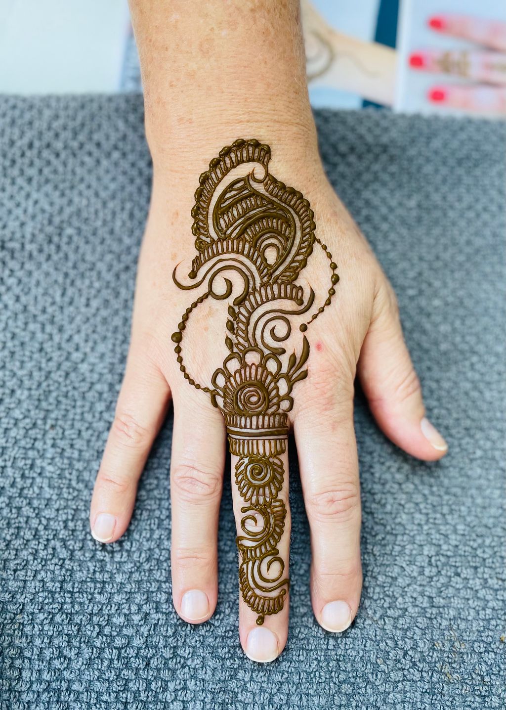 Henna Tattooing