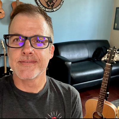 Avatar for Guitar w Chris / Live internet classes available.