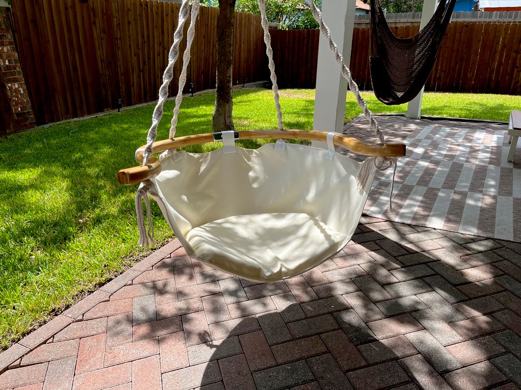 Installation of rope swing chair 