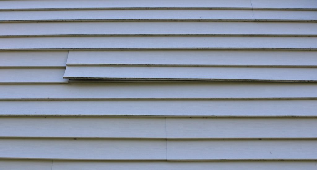 loose siding on house