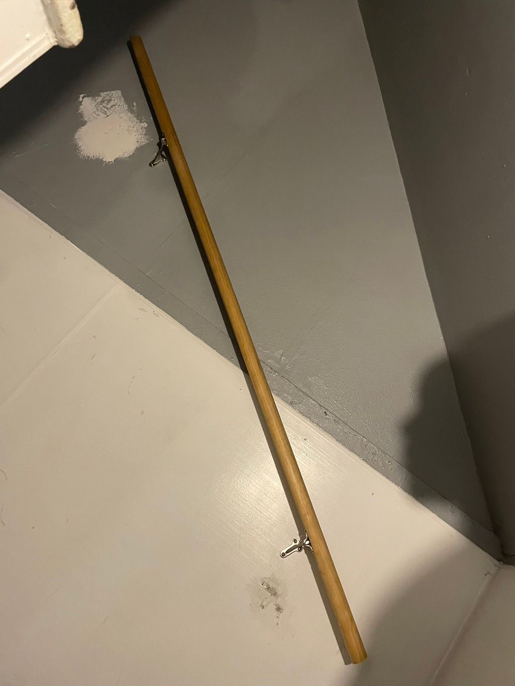 Fixed handrail