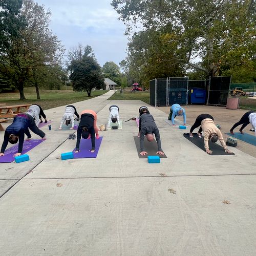 Private group yoga session in the park 