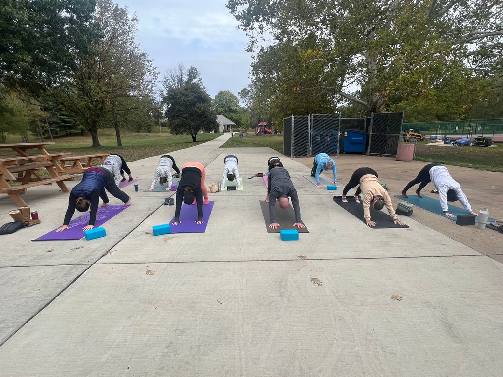 Private group yoga session in the park 