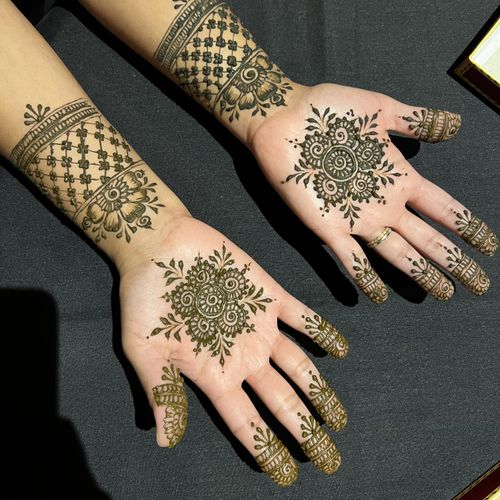 Henna Tattooing