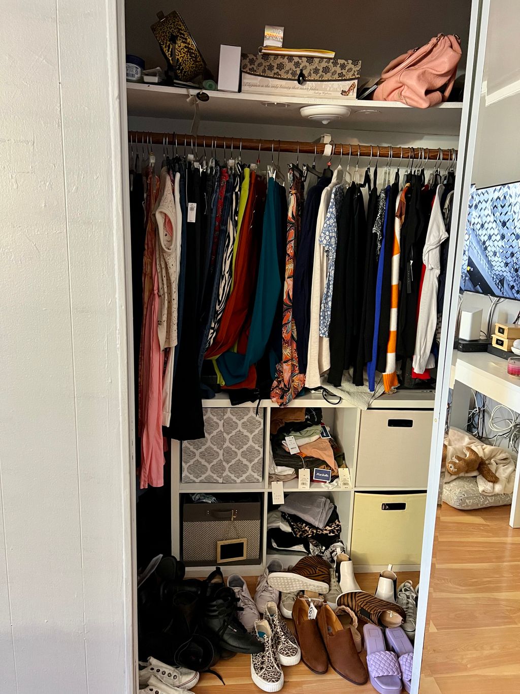 Crowded closet (Before)