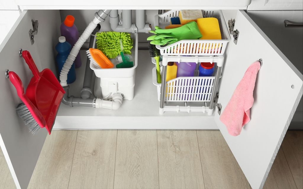 20 items you should always have on your cleaning supplies list.