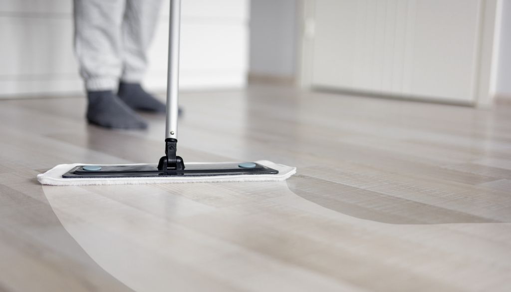 flat mop cleaning wood floor