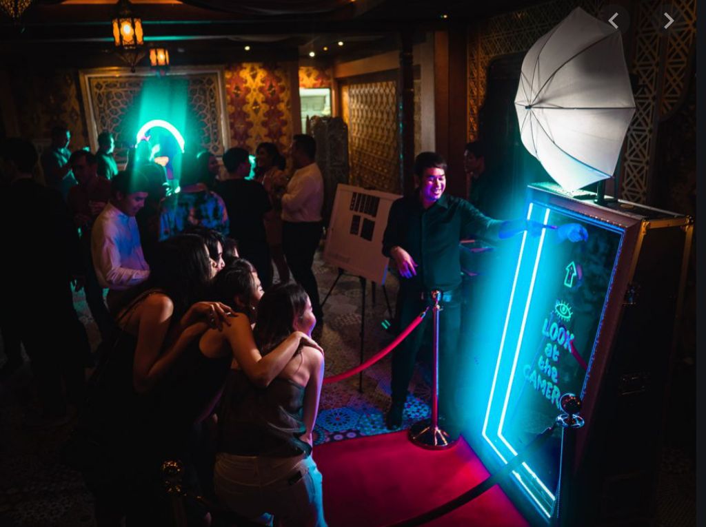 Magic Mirror Photo Booth