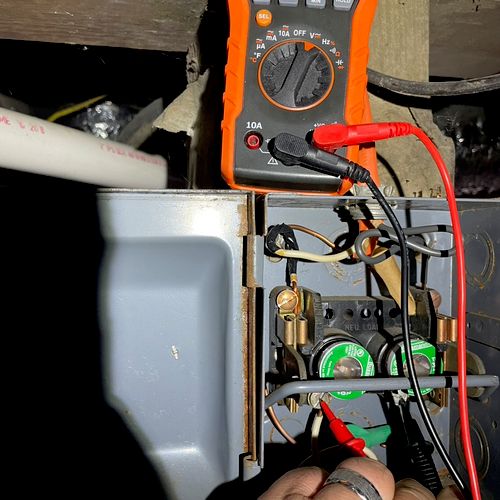 Fuse box for electric water heater repaired 