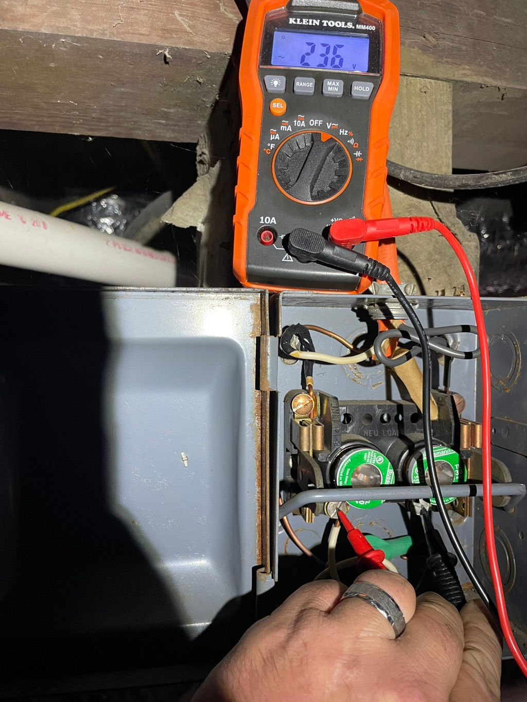 Fuse box for electric water heater repaired 