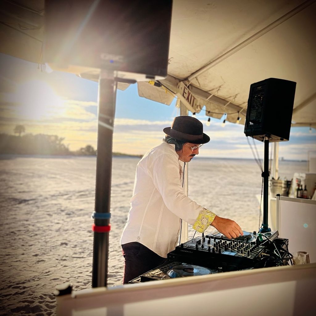 Clearwater Beach Wedding - cocktail hour