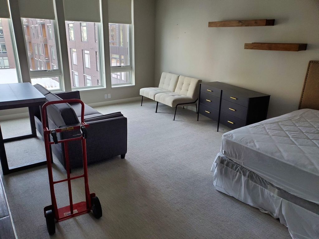 Moving in 2/2
