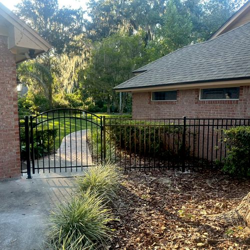 Black 3-Rail Aluminum W/ Arched Gate