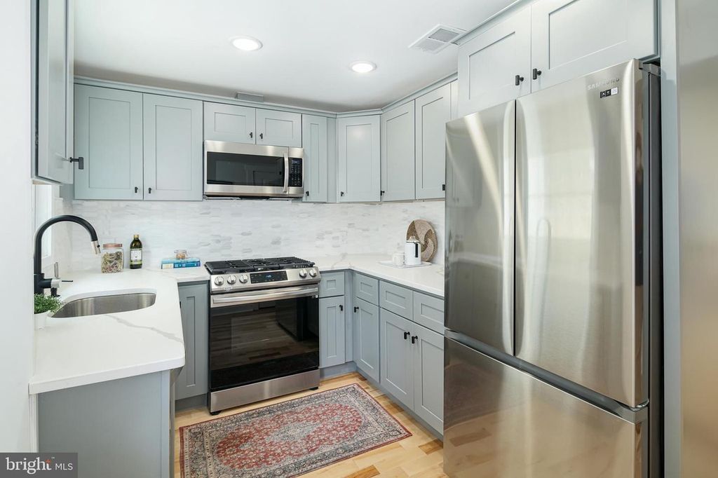 Row home kitchen
