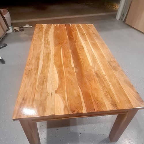 varnish the wood table
