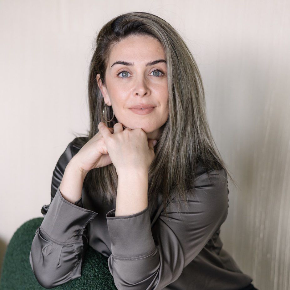 Zarifa  Bayraktar hairstylist