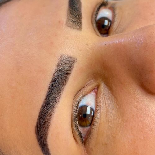 Brows with henna 