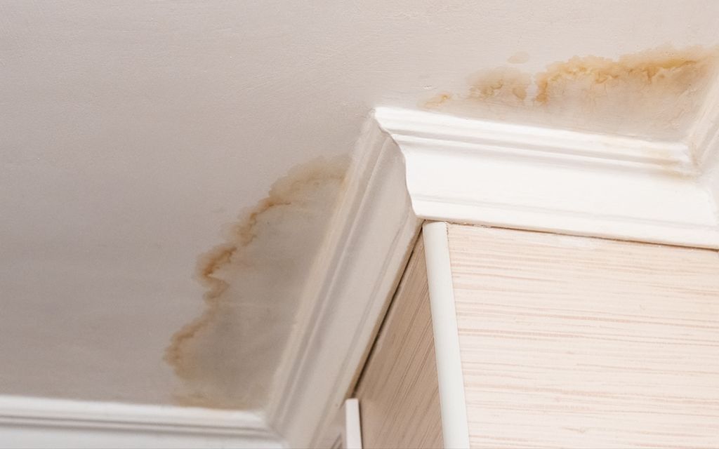 7 signs you have frozen pipes in your home.