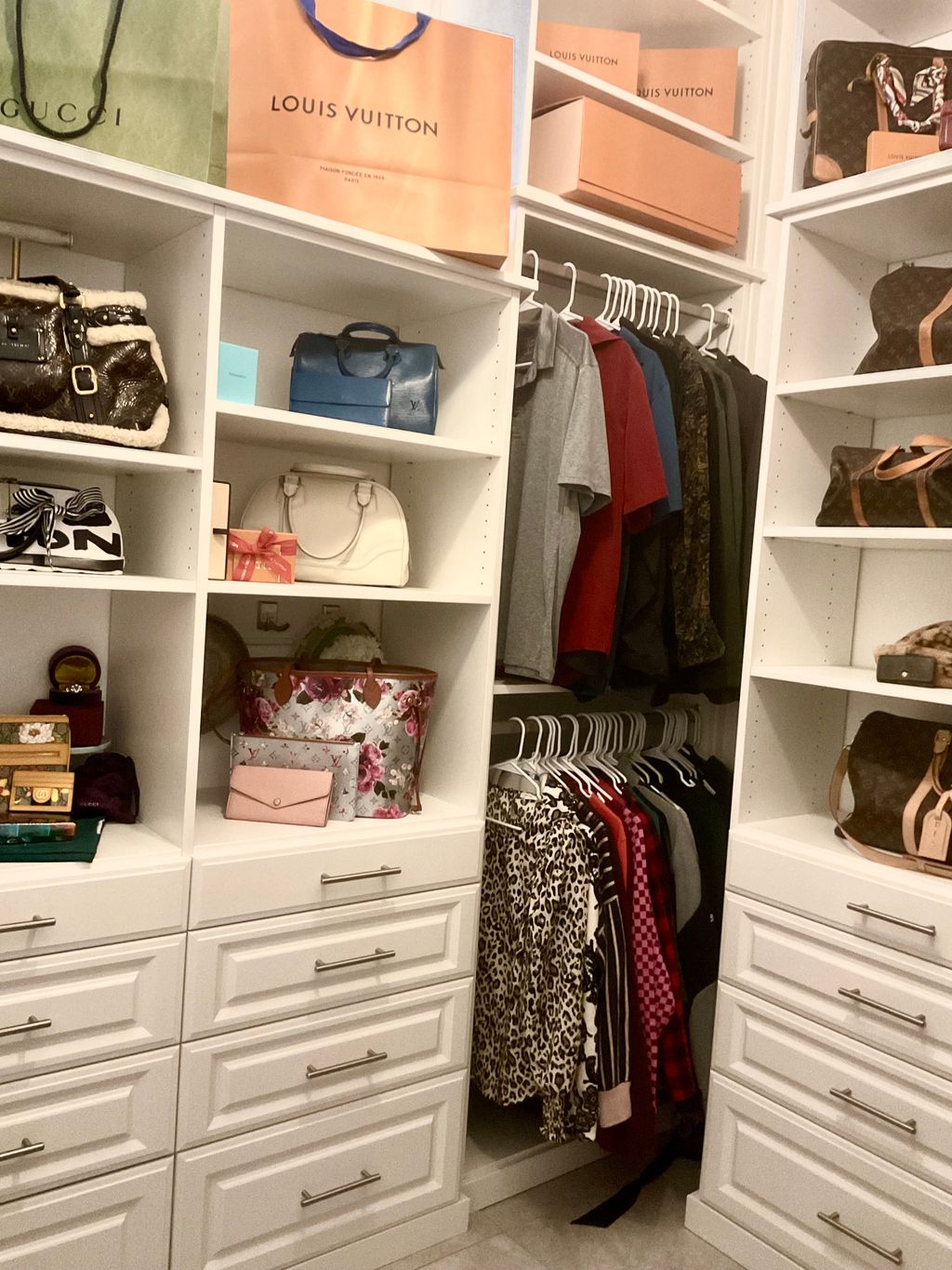 Everything has a space but organizing by sleeve le