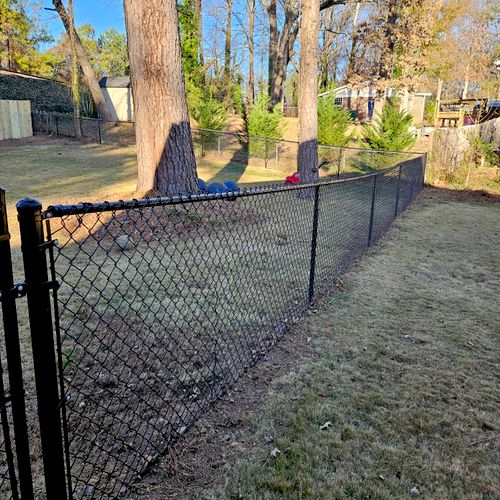chain link fence Blck color 4feet tall 
