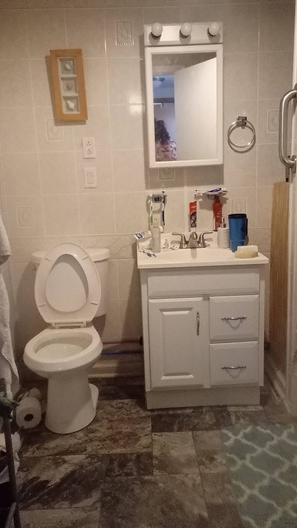 dirty bathroom 